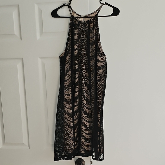 London Times Dresses & Skirts - London Times Black Lace over Nude Slip Petite Dress